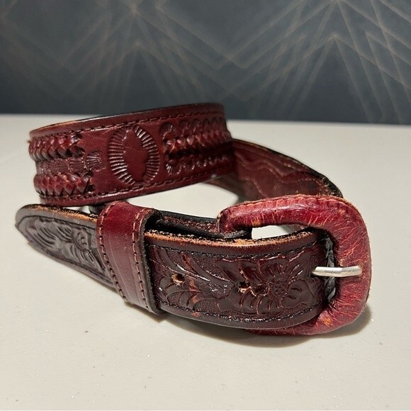 Mexican tooled leather belt - Picture 6 of 13
